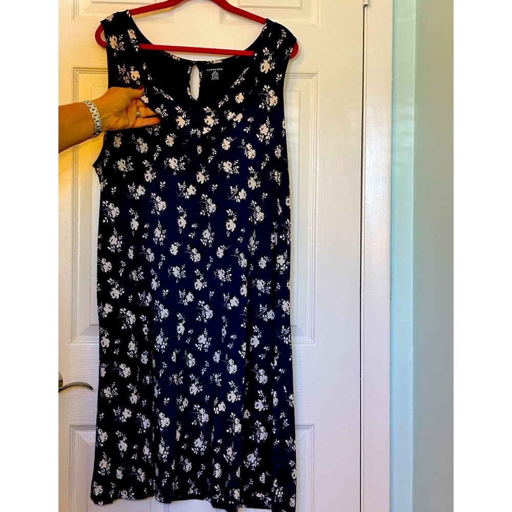 sleeveless cotton swing dress with ruffled collar in  wavy and white size 2X